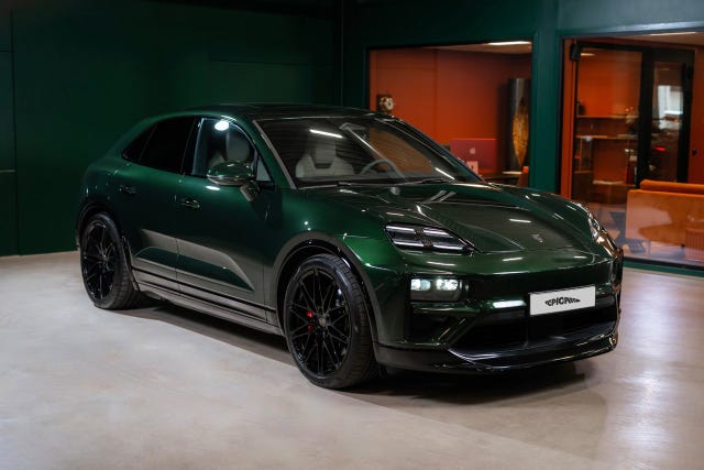 Porsche Macan Turbo 2024