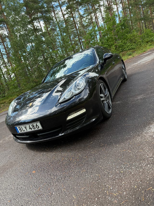 Porsche Panamera 4S 2010