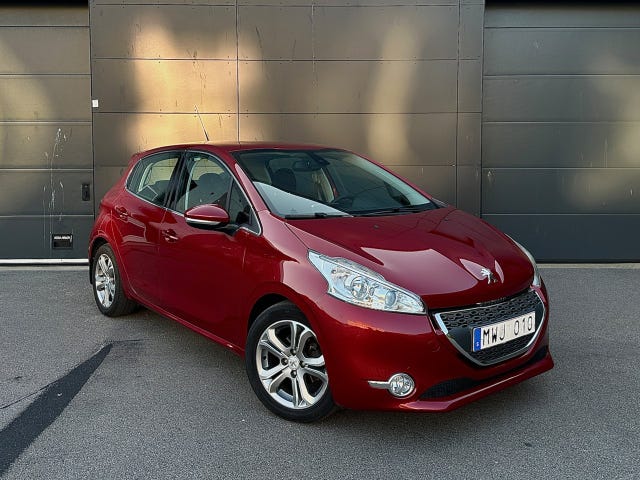 Peugeot 208 2012