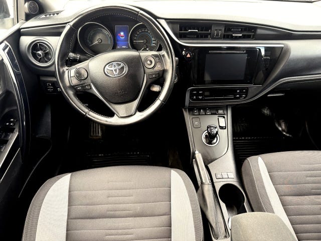 Toyota Auris — bild 11 av 12
