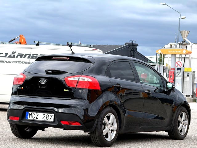 Kia Rio — bild 9 av 11
