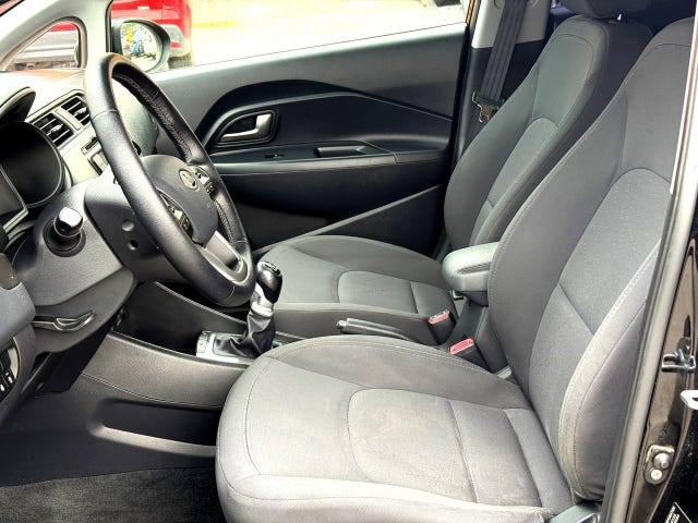 Kia Rio — bild 11 av 11