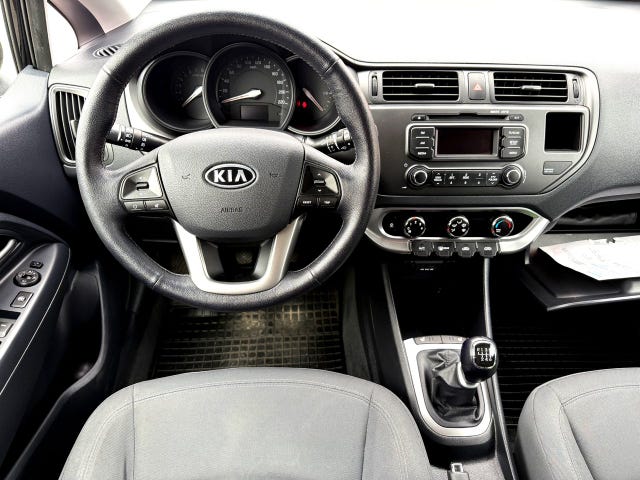 Kia Rio — bild 6 av 11