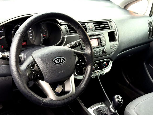 Kia Rio — bild 7 av 11
