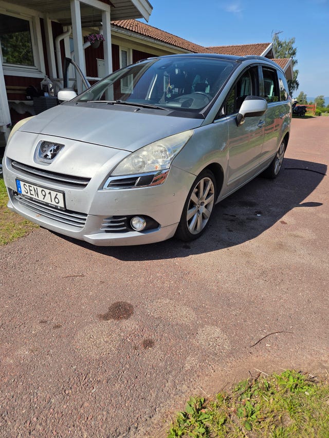 Peugeot 5008 2011