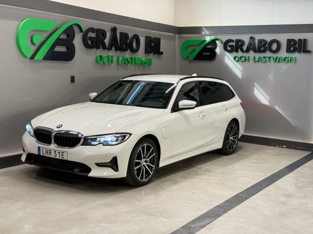 BMW 330e 2021