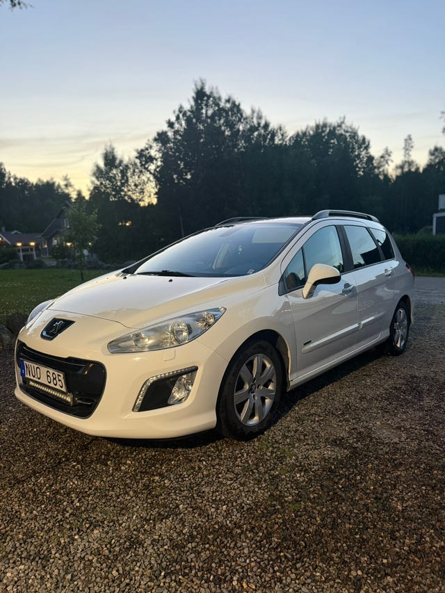 Peugeot 308 SW 2012