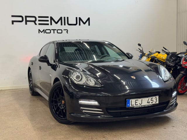 Porsche Panamera 4 2011