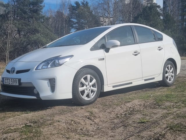 Toyota Prius Plug-in Hybrid 2014