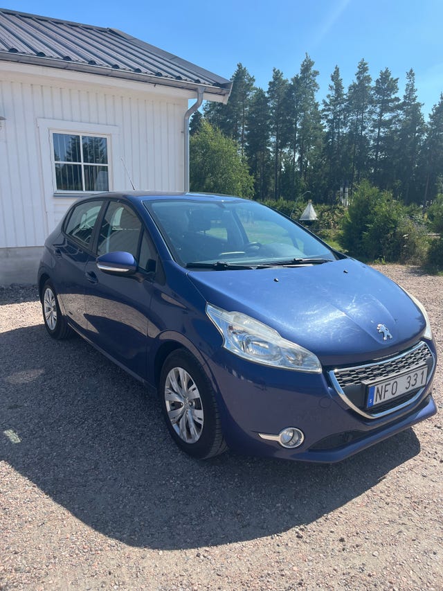 Peugeot 208 2012