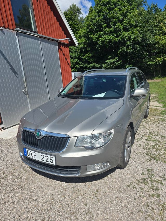 Skoda Superb 2012
