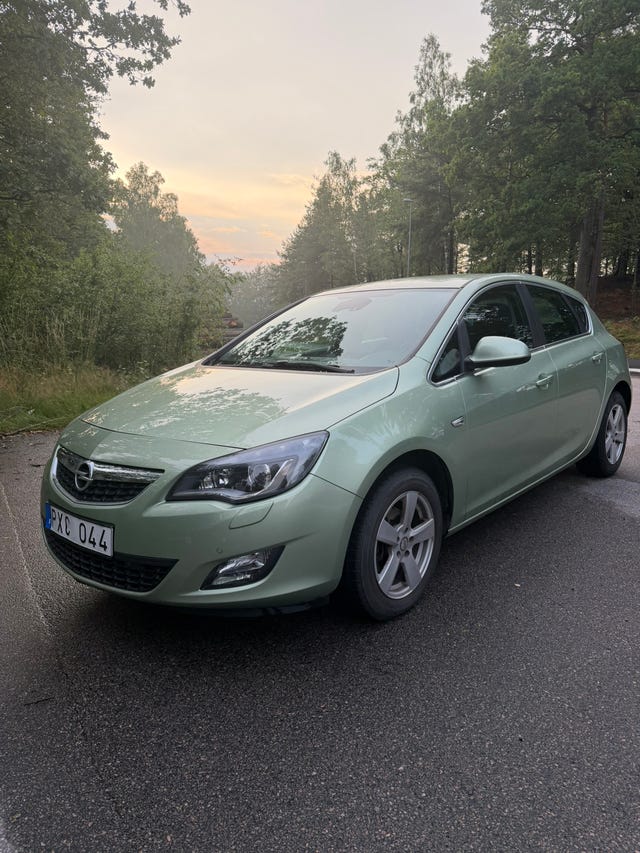 Opel Astra 2012