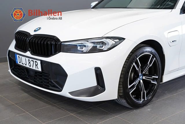 BMW 330e 2023 – bild 3
