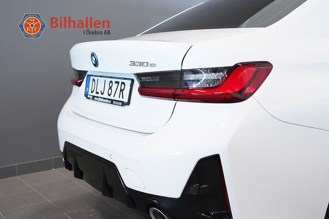 BMW 330e 2023 – bild 4