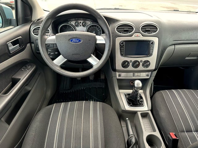 Ford Focus — bild 11 av 12