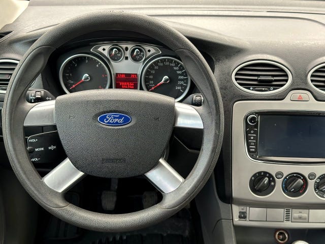 Ford Focus — bild 10 av 12