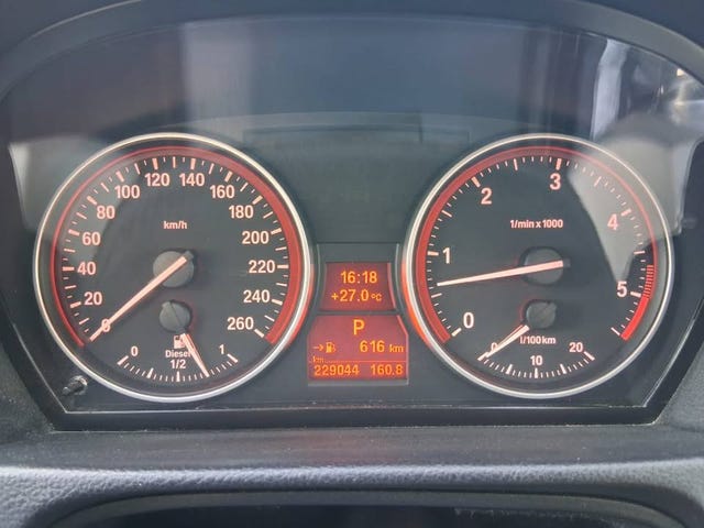 BMW 330d 2011 – bild 3