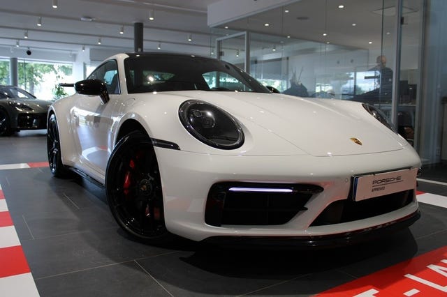 Porsche 911 Carrera 4 GTS 2022