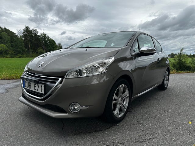 Peugeot 208 2012