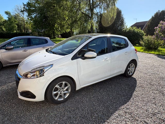 Peugeot 208 2015