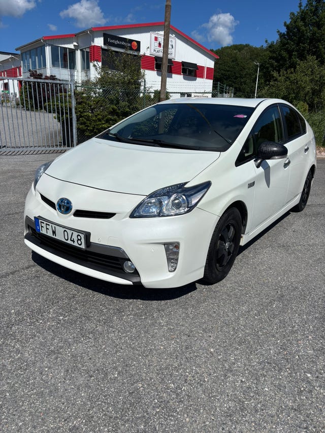 Toyota Prius Plug-in Hybrid 2013