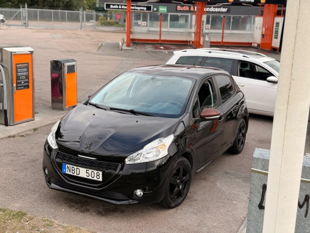 Peugeot 208 2012
