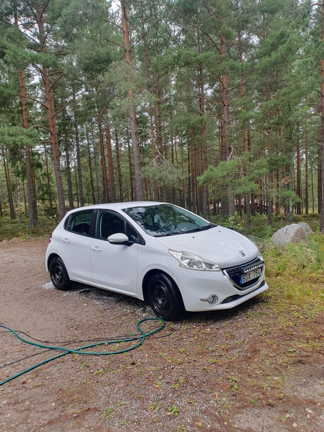 Peugeot 208 2012