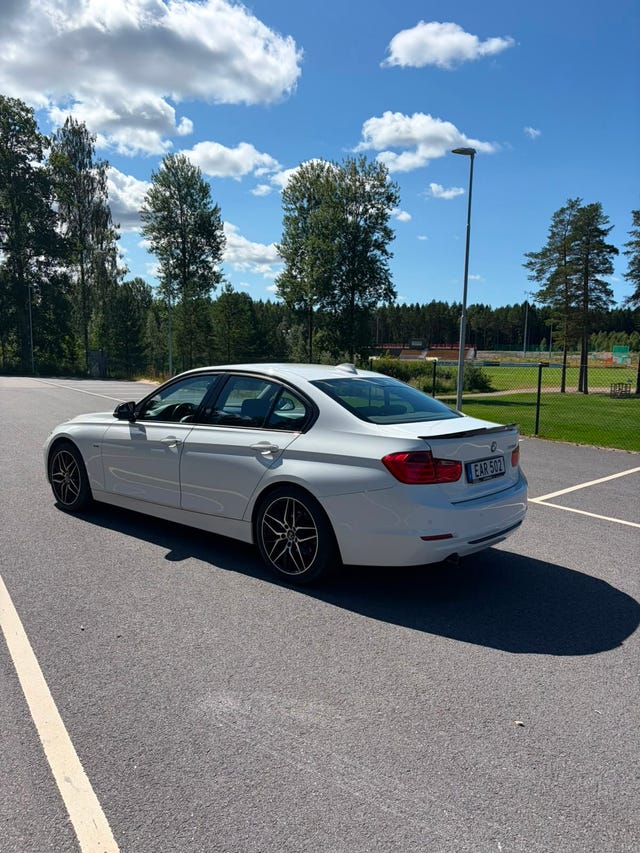 BMW 320d 2012 – bild 2
