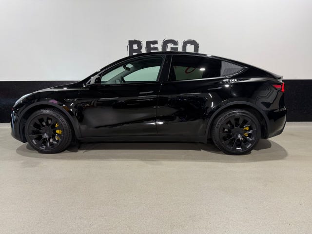 Tesla Model Y 2024
