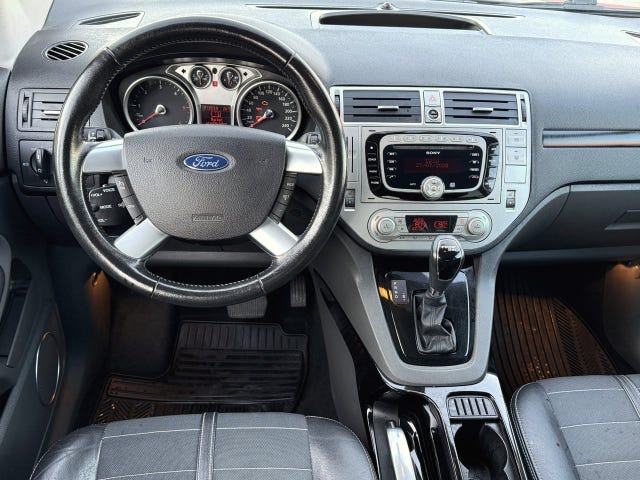 Ford Kuga — bild 11 av 12