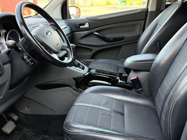 Ford Kuga — bild 10 av 12