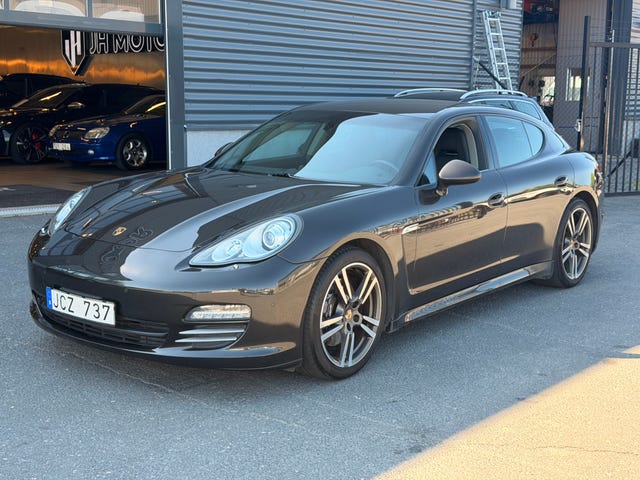Porsche Panamera 4 2012