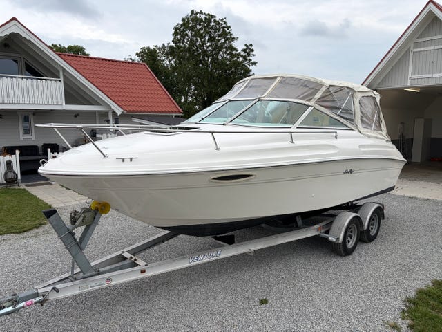 Sea Ray Express Cruiser 215
