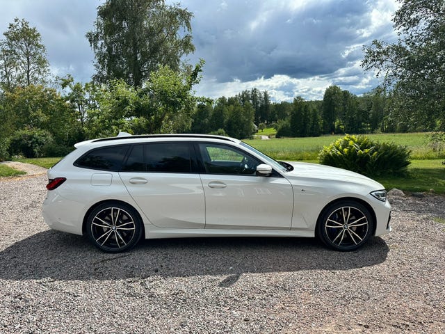 BMW 330e 2021