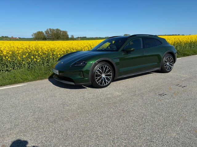 Porsche Taycan 4 2025