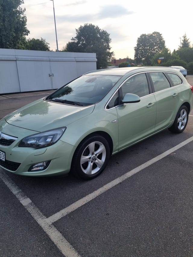 Opel Astra 2011