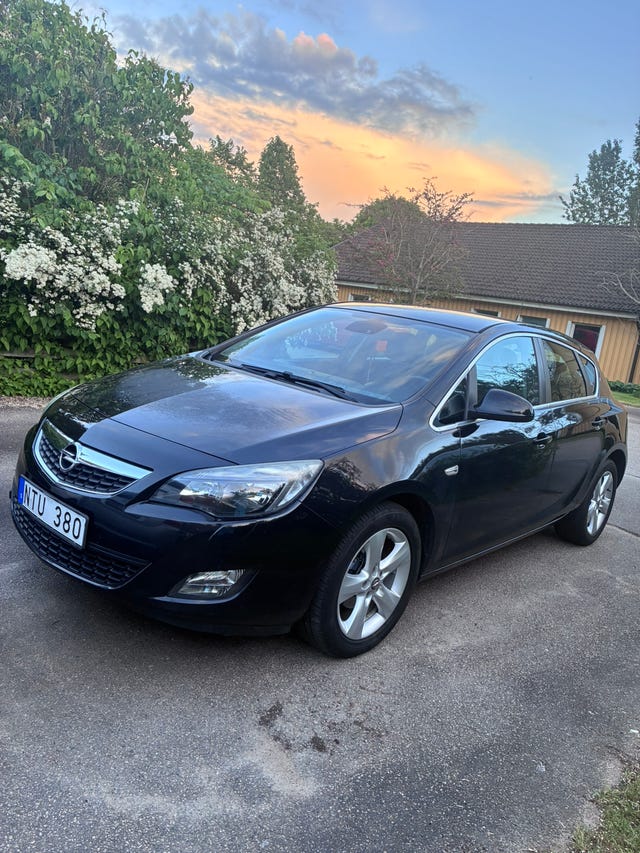 Opel Astra 2011