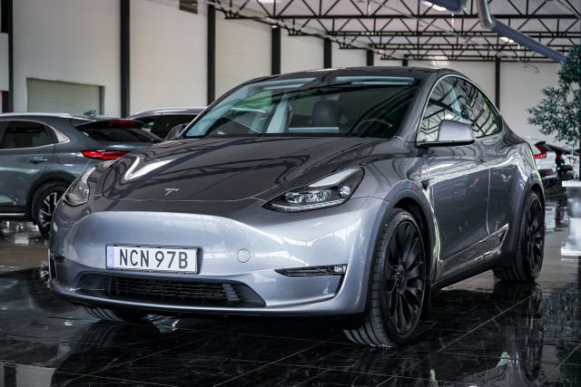 Tesla Model Y 2024