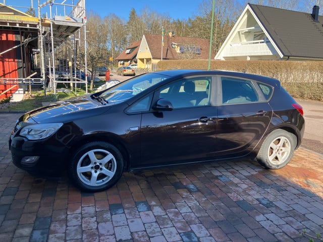 Opel Astra 2012