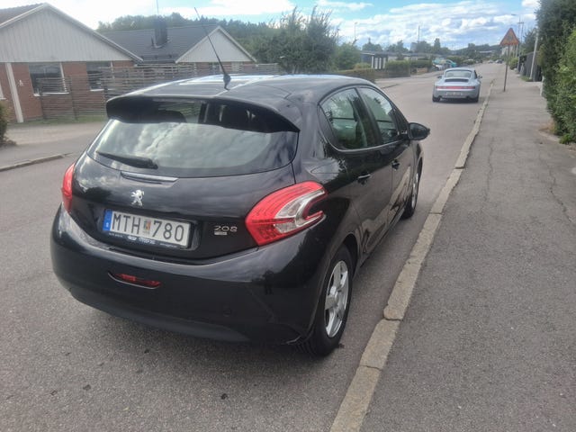 Peugeot 208 2012