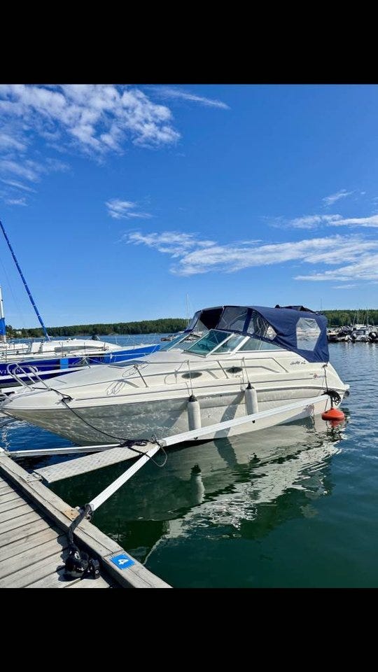 Sea Ray sundancer 240 fullutrustad!!!ny motor o drev o bogpr