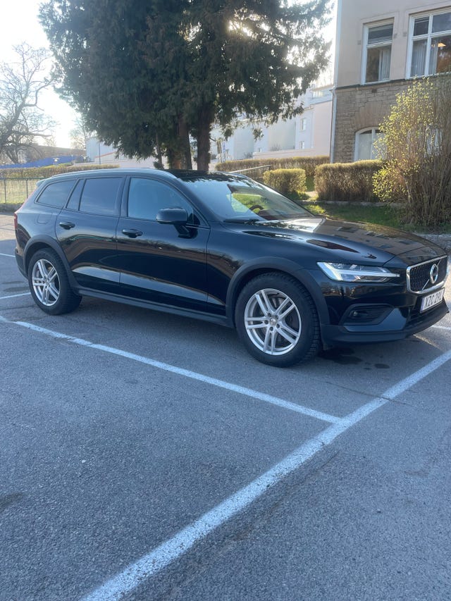 Volvo V60 Cross Country 2021