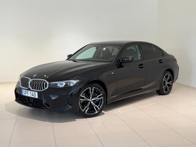 BMW 330e 2025