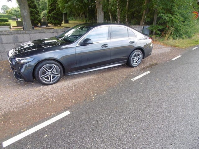 Mercedes-Benz C300 e 2025