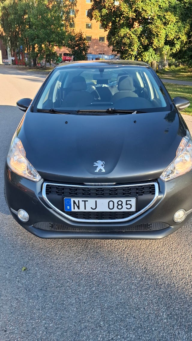 Peugeot 208 2012