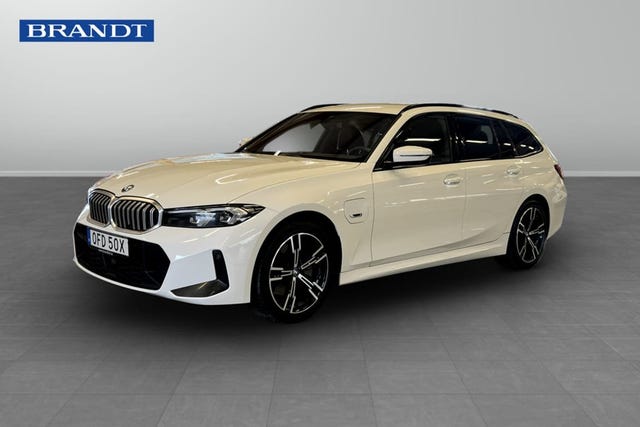 BMW 330e 2023