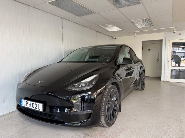 Tesla Model Y 2024