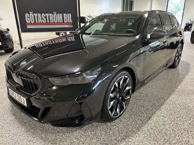 BMW 550e 2025