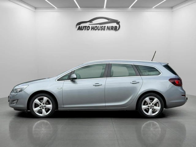 Opel Astra 2012