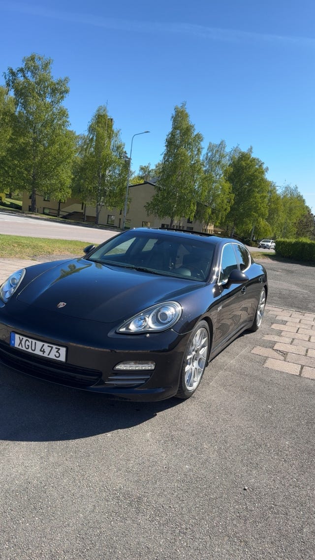Porsche Panamera 4S 2012